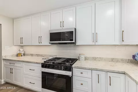 Kitchen - 2901 E Las Rocas Dr, Phoenix, AZ 85028 photo 3 of 4