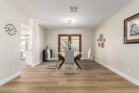 Dining - 2901 E Las Rocas Dr, Phoenix, AZ 85028 photo 2 of 3