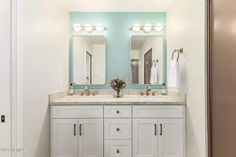 Bath - 2901 E Las Rocas Dr, Phoenix, AZ 85028 photo 4 of 8