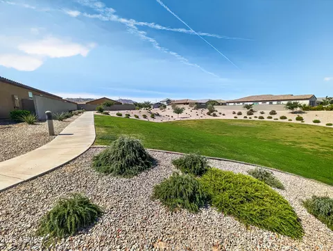 Exterior - 2439 W Pecan Rd, Phoenix, AZ 85041 photo 5 of 9