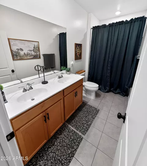Bath - 2439 W Pecan Rd, Phoenix, AZ 85041 photo 1 of 2