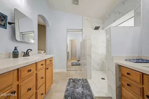 Bath - 2952 E Shady Spring Trl, Phoenix, AZ 85024 photo 2 of 4
