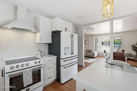 1502 E Hatcher Rd, Phoenix, AZ 85020