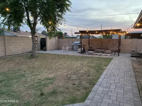 Exterior - 2029 W Coolbrook Ave, Phoenix, AZ 85023 photo 9 of 9