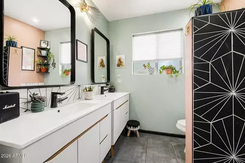 Bath - 2029 W Coolbrook Ave, Phoenix, AZ 85023 photo 1 of 4