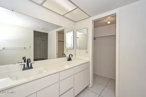 Bath - 6035 N 10th Pl, Phoenix, AZ 85014 photo 4 of 4