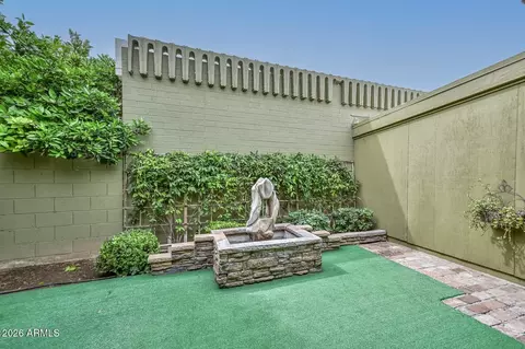 Exterior - 6035 N 10th Pl, Phoenix, AZ 85014 photo 7 of 11