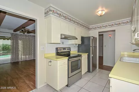 Kitchen - 6035 N 10th Pl, Phoenix, AZ 85014 photo 2 of 4