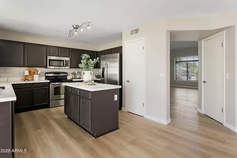 Kitchen - 2134 E Daley Ln, Phoenix, AZ 85024 photo 2 of 6