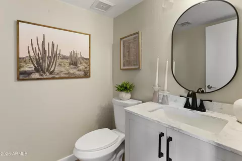 Bath - 2134 E Daley Ln, Phoenix, AZ 85024 photo 1 of 3