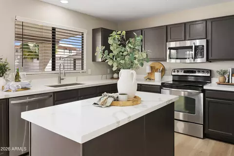 Kitchen - 2134 E Daley Ln, Phoenix, AZ 85024 photo 4 of 6