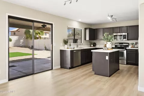 Kitchen - 2134 E Daley Ln, Phoenix, AZ 85024 photo 1 of 6