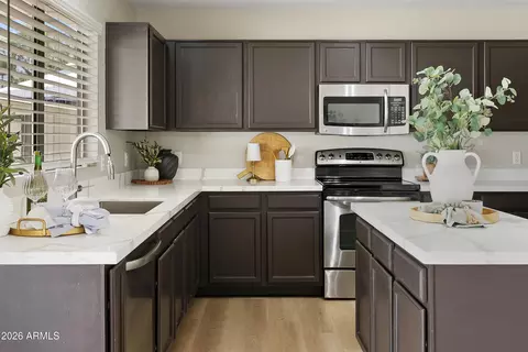 Kitchen - 2134 E Daley Ln, Phoenix, AZ 85024 photo 3 of 6