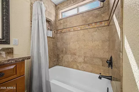 Bath - 4014 E Morrow Dr, Phoenix, AZ 85050 photo 2 of 4