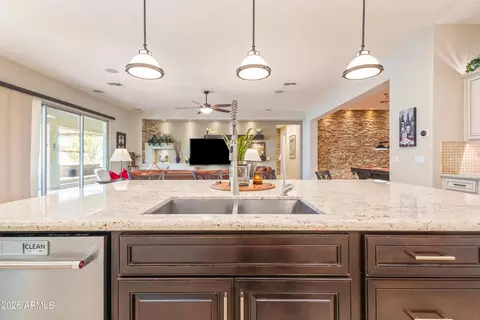 Kitchen - 1502 E Gemini Pl, Chandler, AZ 85249 photo 4 of 6