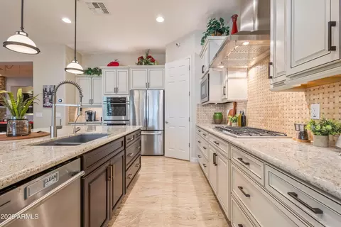Kitchen - 1502 E Gemini Pl, Chandler, AZ 85249 photo 5 of 6