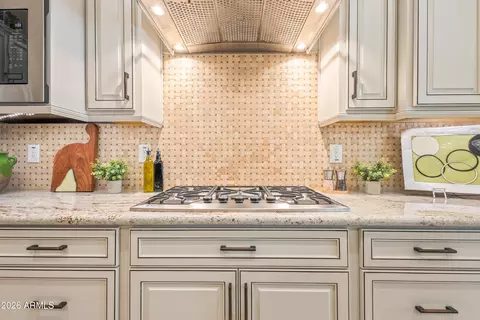 Kitchen - 1502 E Gemini Pl, Chandler, AZ 85249 photo 3 of 6