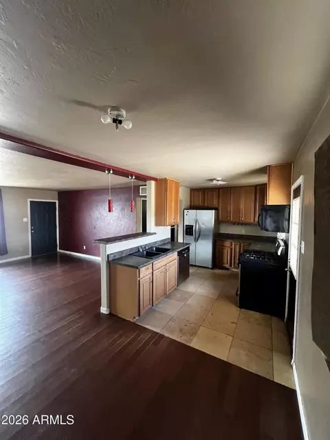 Kitchen - 101 E Monte Way, Phoenix, AZ 85042 photo 2 of 2