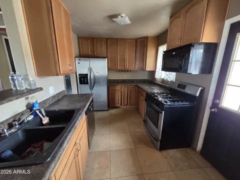 Kitchen - 101 E Monte Way, Phoenix, AZ 85042 photo 1 of 2