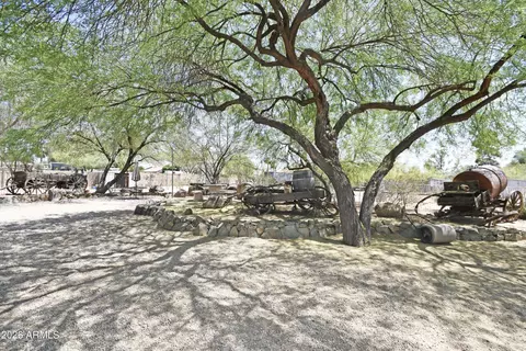 4701 W Misty Willow Ln, Glendale, AZ 85310