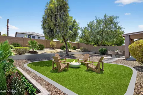 Exterior - 1715 E Branham Ln, Phoenix, AZ 85042 photo 9 of 11