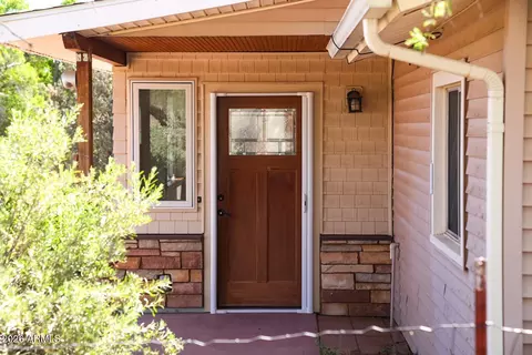 9725 E Derrick Ln, Cornville, AZ 86325