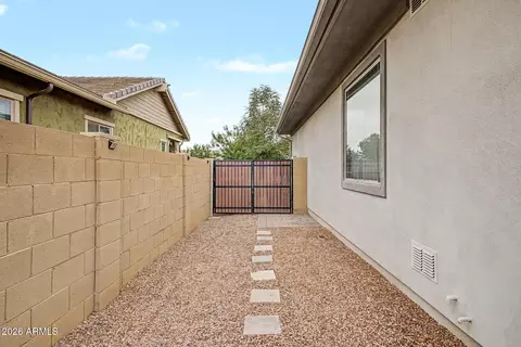 Exterior - 2943 E Bloomfield Pkwy, Gilbert, AZ 85296 photo 7 of 7