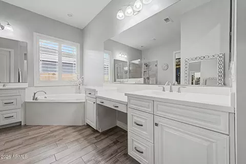 Bath - 2943 E Bloomfield Pkwy, Gilbert, AZ 85296 photo 2 of 4