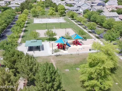 View/Area - 2943 E Bloomfield Pkwy, Gilbert, AZ 85296 photo 6 of 14