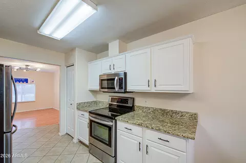 Kitchen - 1757 W Ray Ln, Apache Junction, AZ 85120 photo 4 of 5