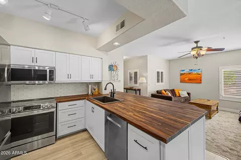 7401 W Arrowhead Clubhouse Dr #2068, Glendale, AZ 85308