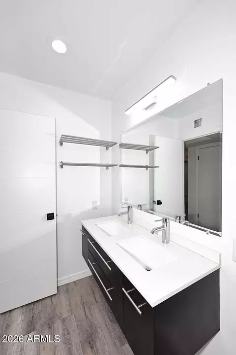 Bath - 1037 E Acoma Dr, Phoenix, AZ 85022 photo 2 of 8