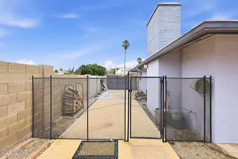 Exterior - 1037 E Acoma Dr, Phoenix, AZ 85022 photo 4 of 11