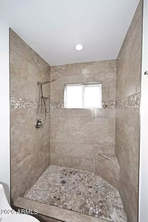 Bath - 1037 E Acoma Dr, Phoenix, AZ 85022 photo 6 of 8