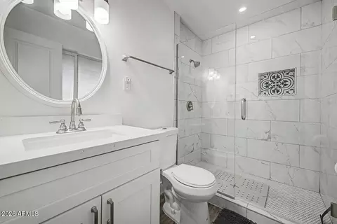 Bath - 3925 W Krall St, Phoenix, AZ 85019 photo 1 of 2