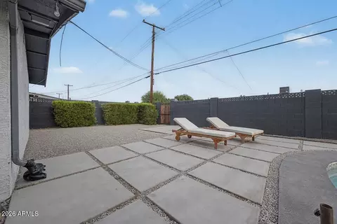 Exterior - 3925 W Krall St, Phoenix, AZ 85019 photo 6 of 7