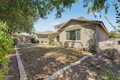 Exterior - 2559 E Penedes Dr, Gilbert, AZ 85298 photo 8 of 14