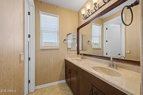 Bath - 2559 E Penedes Dr, Gilbert, AZ 85298 photo 7 of 8