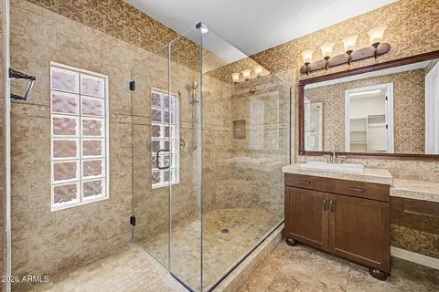 Bath - 2559 E Penedes Dr, Gilbert, AZ 85298 photo 4 of 8