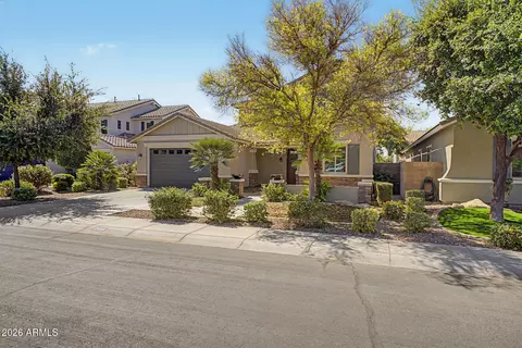 Exterior - 2559 E Penedes Dr, Gilbert, AZ 85298 photo 4 of 14