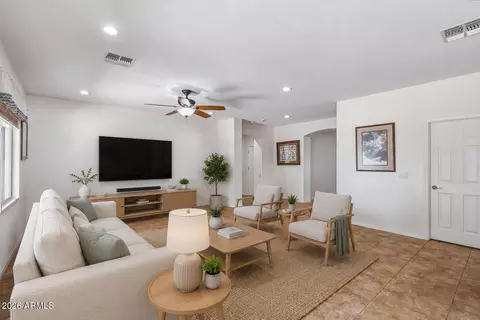 Living - 2914 E Coconino Dr, Gilbert, AZ 85298 photo 3 of 4