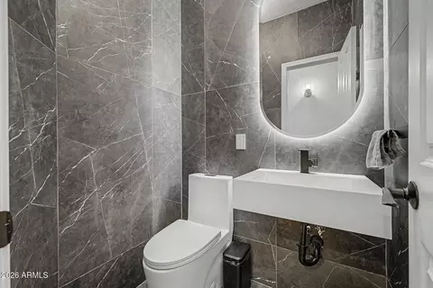 Bath - 1570 E Horseshoe Ave, Gilbert, AZ 85296 photo 6 of 6