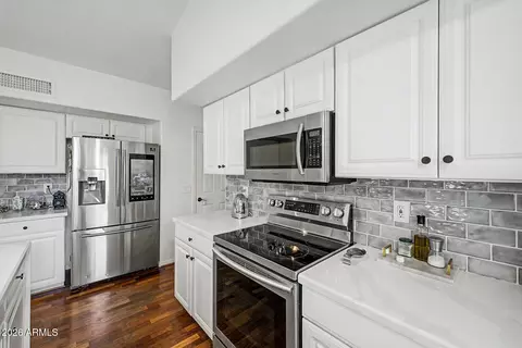 Kitchen - 1570 E Horseshoe Ave, Gilbert, AZ 85296 photo 5 of 5