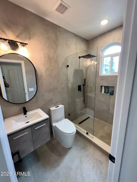 Bath - 1570 E Horseshoe Ave, Gilbert, AZ 85296 photo 2 of 6