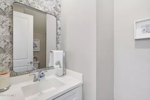 Bath - 1516 E Megan St, Gilbert, AZ 85295 photo 5 of 5