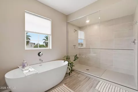 Bath - 1516 E Megan St, Gilbert, AZ 85295 photo 2 of 5