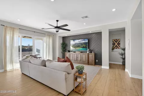 629 W Cloud Rd, Phoenix, AZ 85086