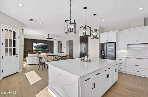 Kitchen - 629 W Cloud Rd, Phoenix, AZ 85086 photo 4 of 4