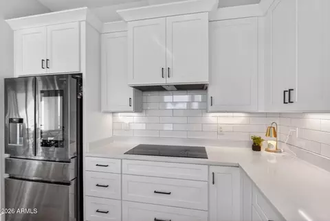 Kitchen - 629 W Cloud Rd, Phoenix, AZ 85086 photo 3 of 4