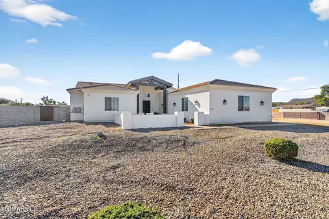 Exterior - 629 W Cloud Rd, Phoenix, AZ 85086 photo 2 of 9